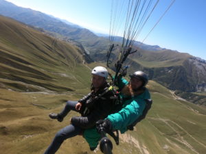 With whom to paragliding in Gudauri