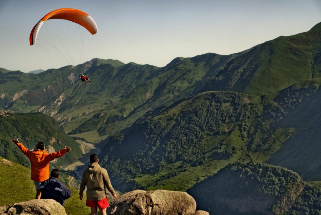 Short paragliding flight in Gudauri